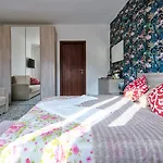R & R Guest house *
