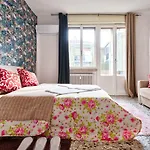 Guest house R & R *